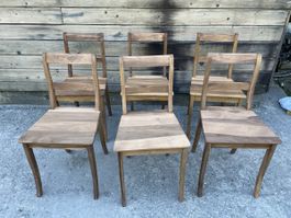 6 Gleiche Biedermeierstühle massiv Nussbaum frisch geölt.