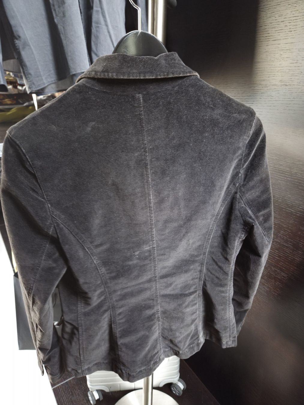 Closed Jacken: Lässiger schwarze CLOSED Samt  Blazer Jäckchen Gr.S – Gebraucht aus Geroldswil von viv_vs9r 3