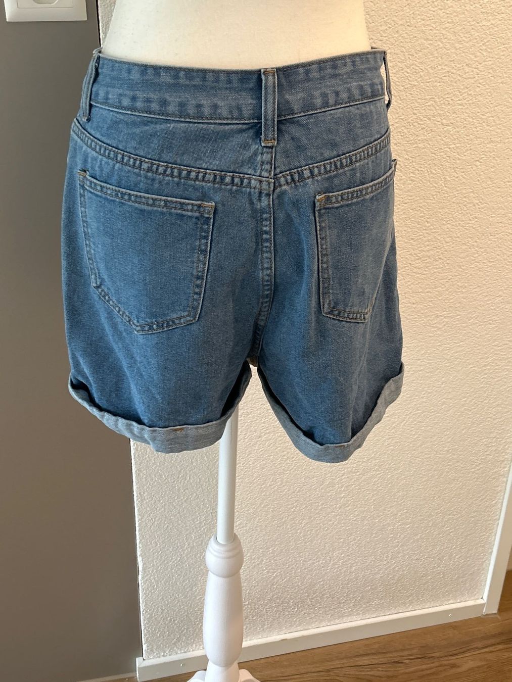 Pantaloni: Damen Jeansshorts Grösse M – Usato da Brunnen venduto da Nala2929 4