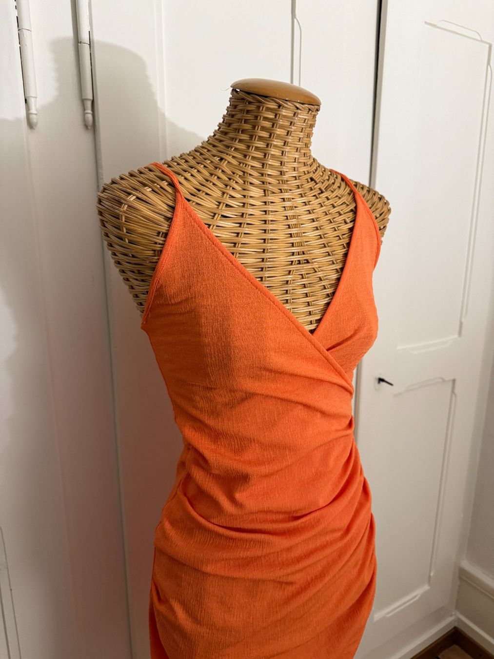 Zara Kleider: Kleid orange asymmetrisch XS – Gebraucht aus Zürich von Diazaio 1