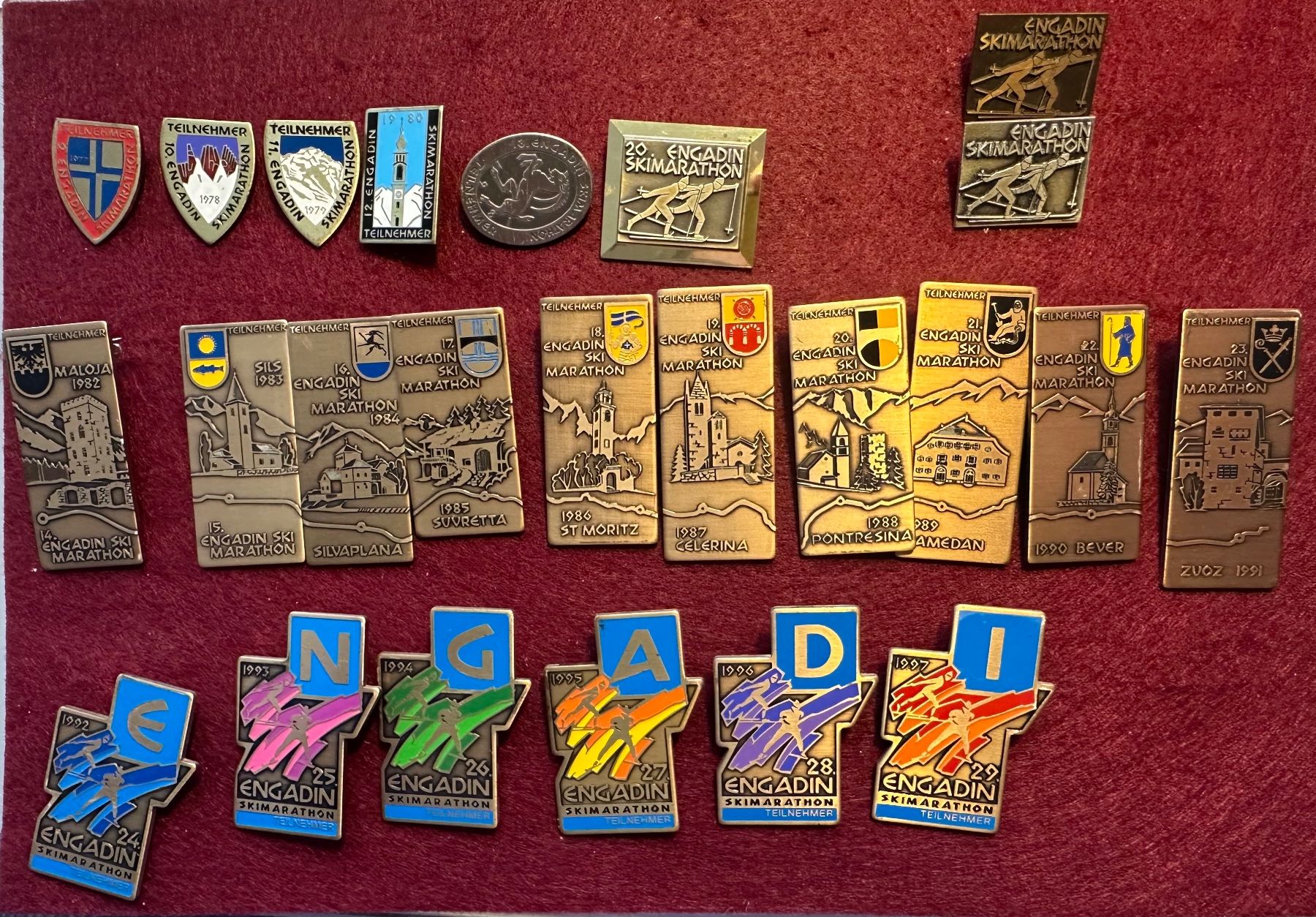 Medaglie: Engadin Skimarathon 24 Teilnehmer-Pin/Anstecker – Usato da Uster venduto da Wer_brauchts