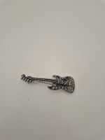 Chic guitar brooch