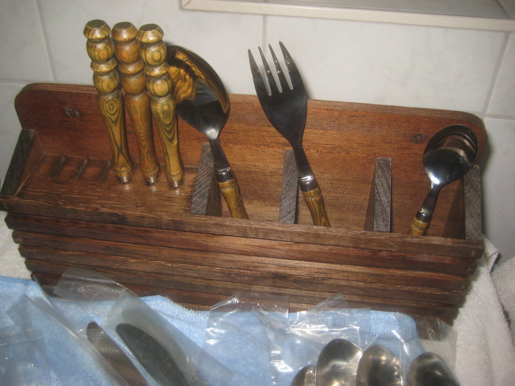 Set di posate: BESTECK    SET  MIT   HOLZ   BLOCK – Nuovo e nell'imballaggio originale da Uster venduto da flocke1 1