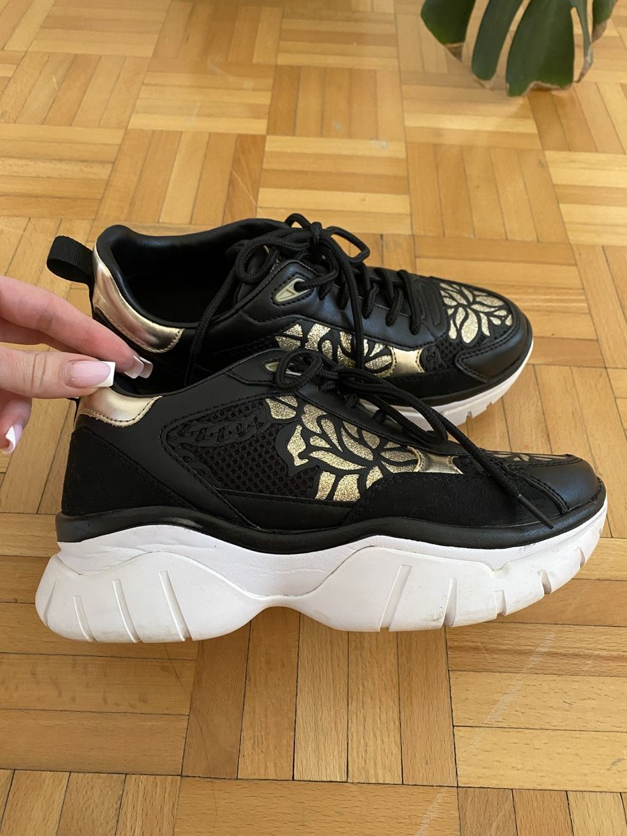 Guess Scarpe da donna: Guess 36 sneaker – Nuovo (secondo la descrizione) da Gommiswald venduto da anastasiia_27