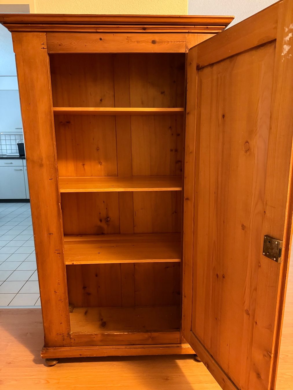 Schränke: Antiker Schrank – Gebraucht aus Cham von Hesilo 1