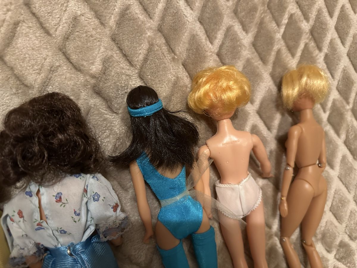 Poupées: 7 Hong Kong Barbies – D'occasion à Herbriggen par Sehrazade 8