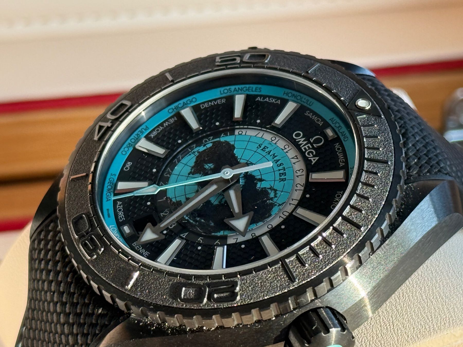 Omega Orologi: Omega Seamaster Planet Ocean 600 GMT Worldtimer 45.5mm – Nuovo e nell'imballaggio originale da Aarau venduto da trader1000 5