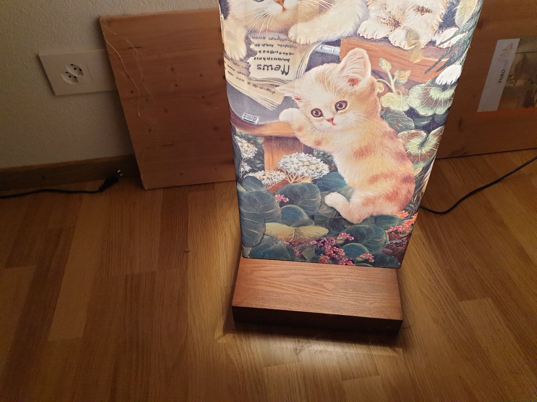 Lampade: Lampe de salon motif de chats – Usato da Mézières FR venduto da PAFZIK 1