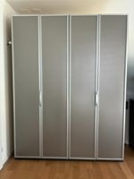 grosser , eleganter Falttür Kleiderschrank