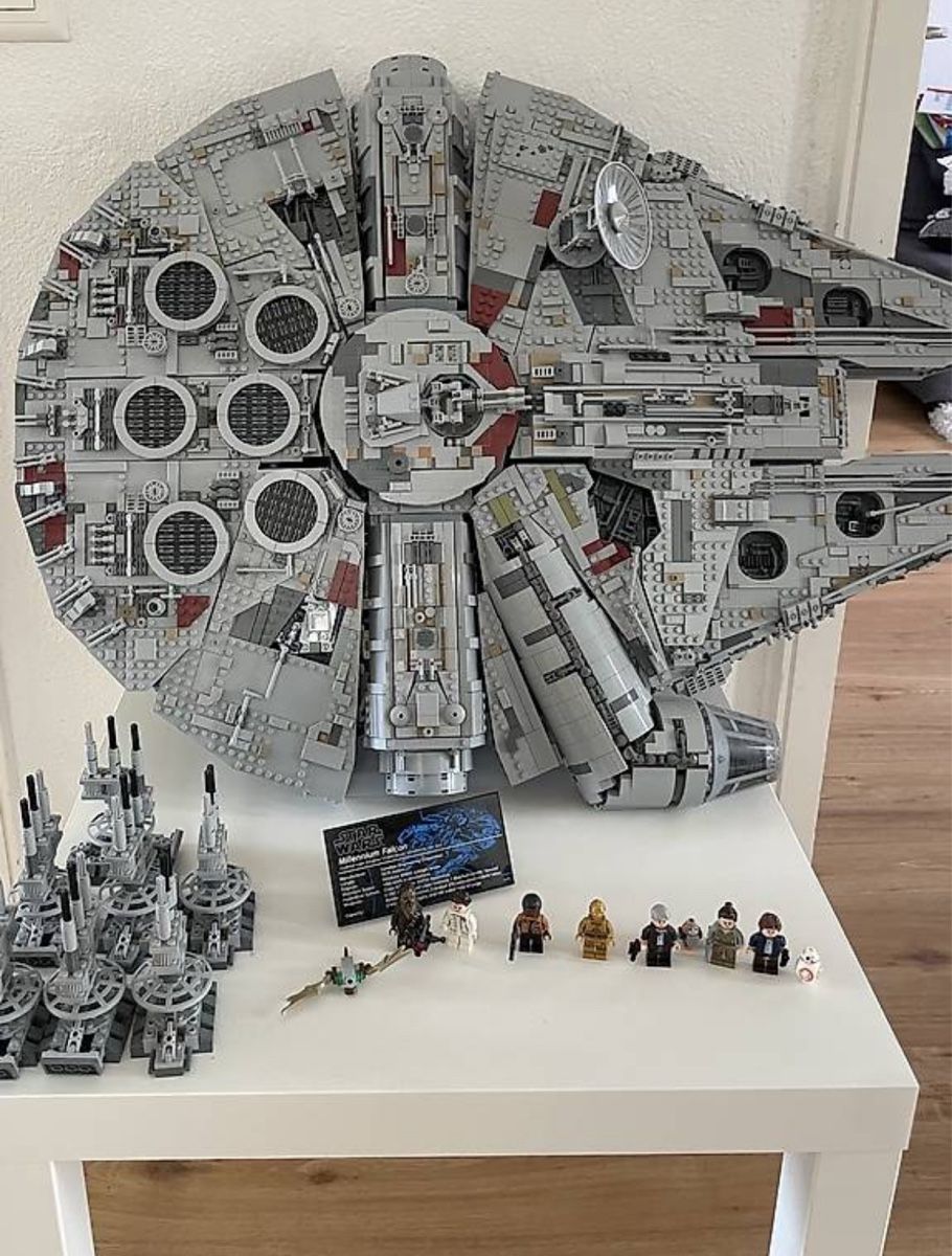 Lego Giocattoli: Lego Star wars Millennium Falcon 75192 – Nuovo (secondo la descrizione) da Schwyz venduto da Grisch1
