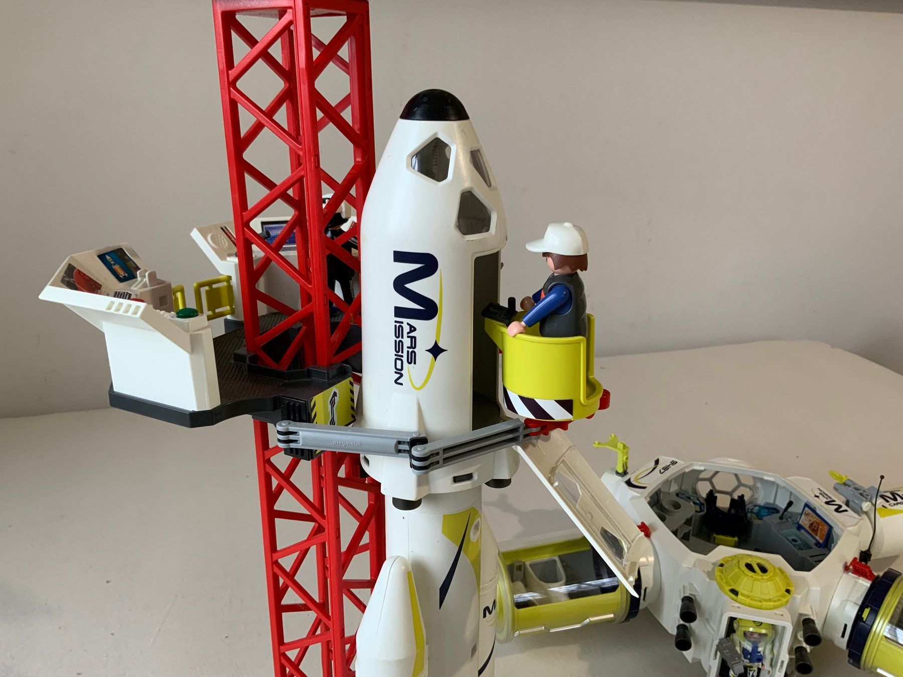 Playmobil Giocattoli: PLAYMOBIL Space Mars-Rakete mit Startrampe und Mars-Station – Usato da Solothurn venduto da Pakeha 4