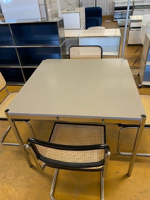 USM Tavoli: USM Haller Tisch 100x100 in grau – Usato da St. Gallen venduto da MSMoebelhandel