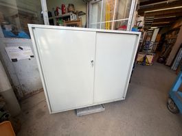 Lista Metallschrank mit Schiebetüren 120x40x108cm