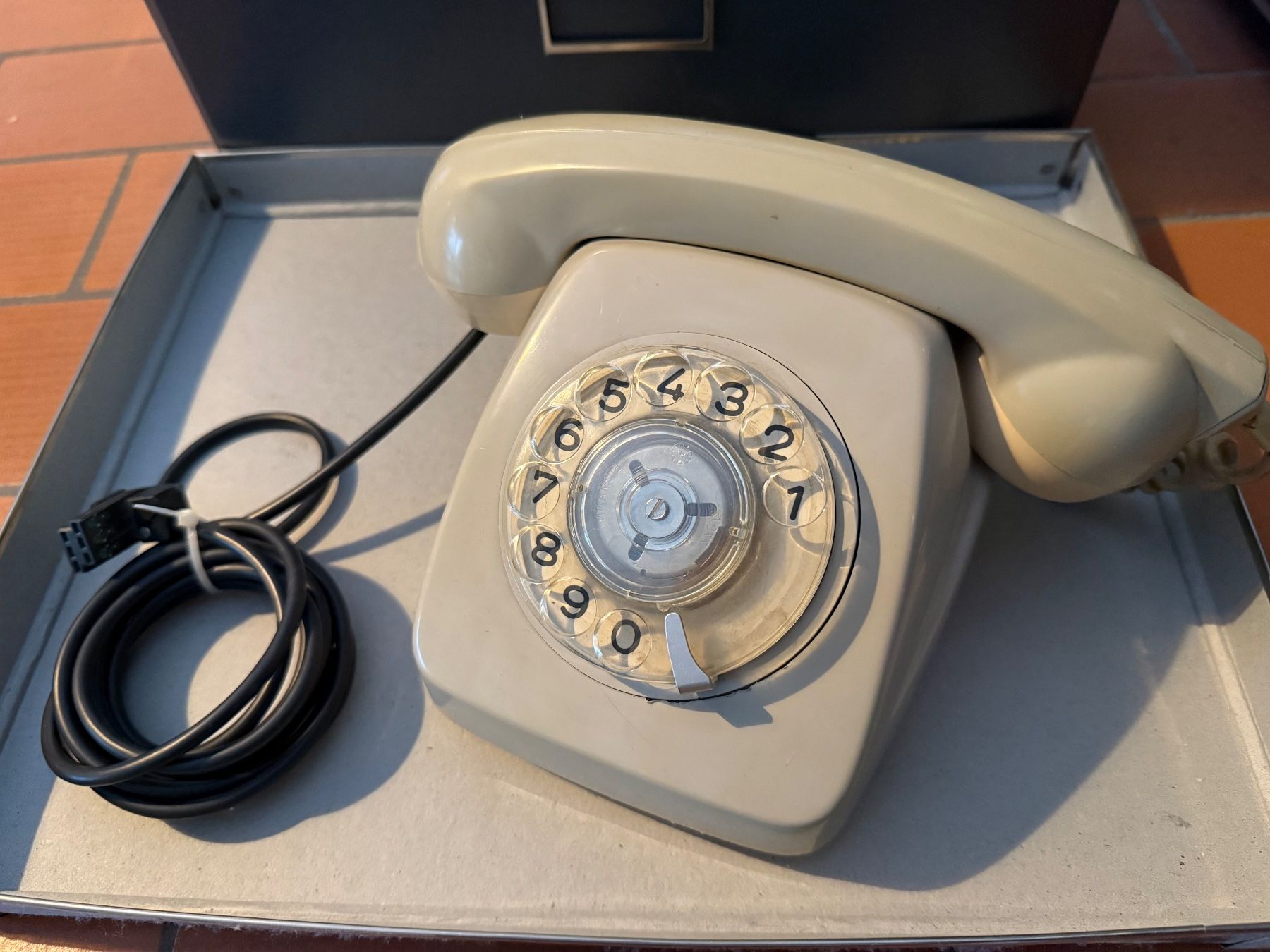 Telefone: Vintage Wählscheiben-Telefon CH – Gebraucht aus Altstätten SG von mhu_k9gj 3