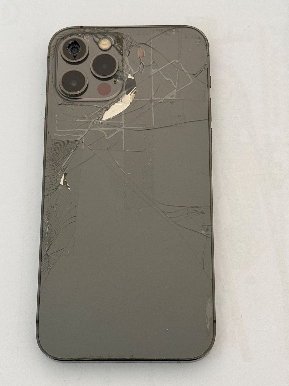 Apple Telefoni cellulari / Smartphones: Apple iPhone 12 Pro, Graphit 256GB mit Beschädigung – Usato da Risch venduto da Bretorianer 2