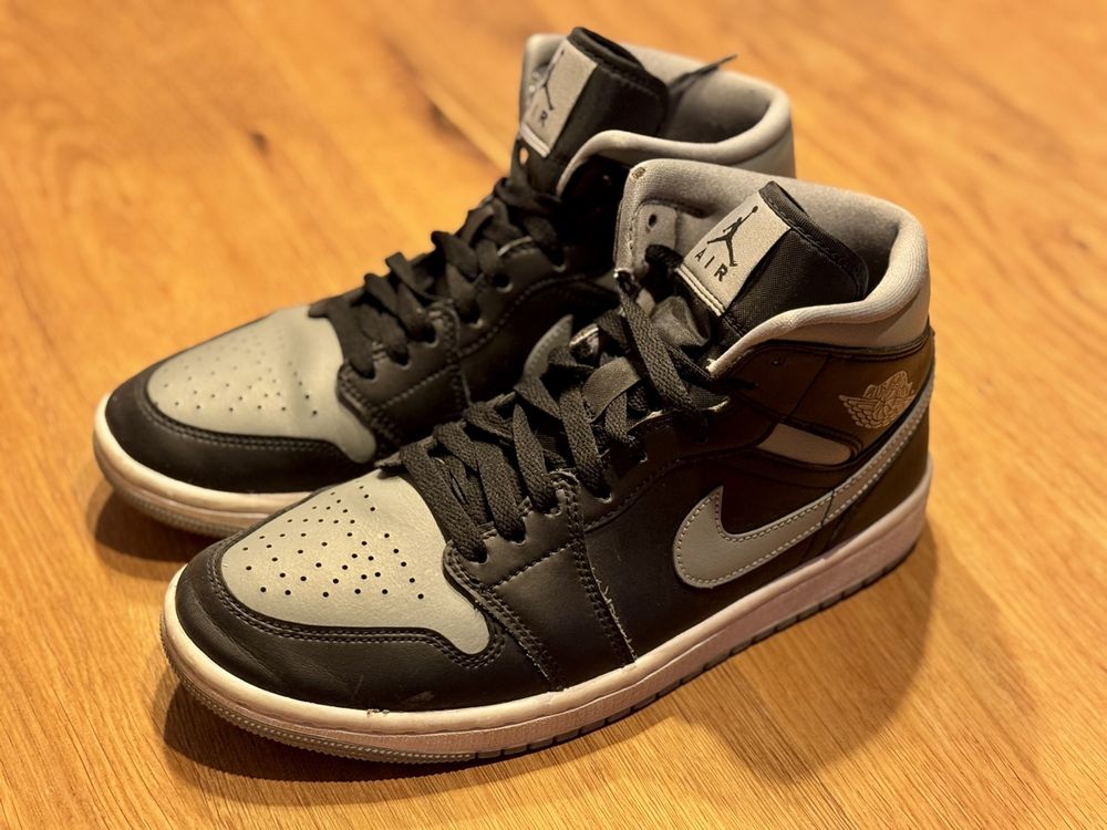 Jordan Chaussures hommes: Nike Air Jordan 1 Mid Shadow Grey, Top Zustand, Gr. 40.5 – D'occasion à Zürich par rom_nz7y
