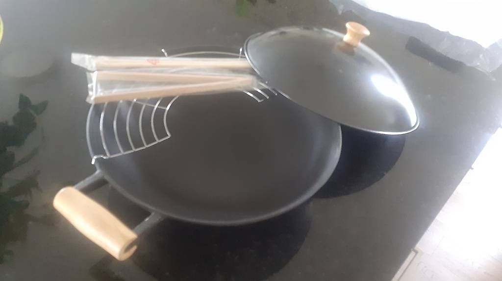 Padelle: Wok Set mit Deckel und Stäbchen neu – Usato da Lengnau AG venduto da pie_prp9 1