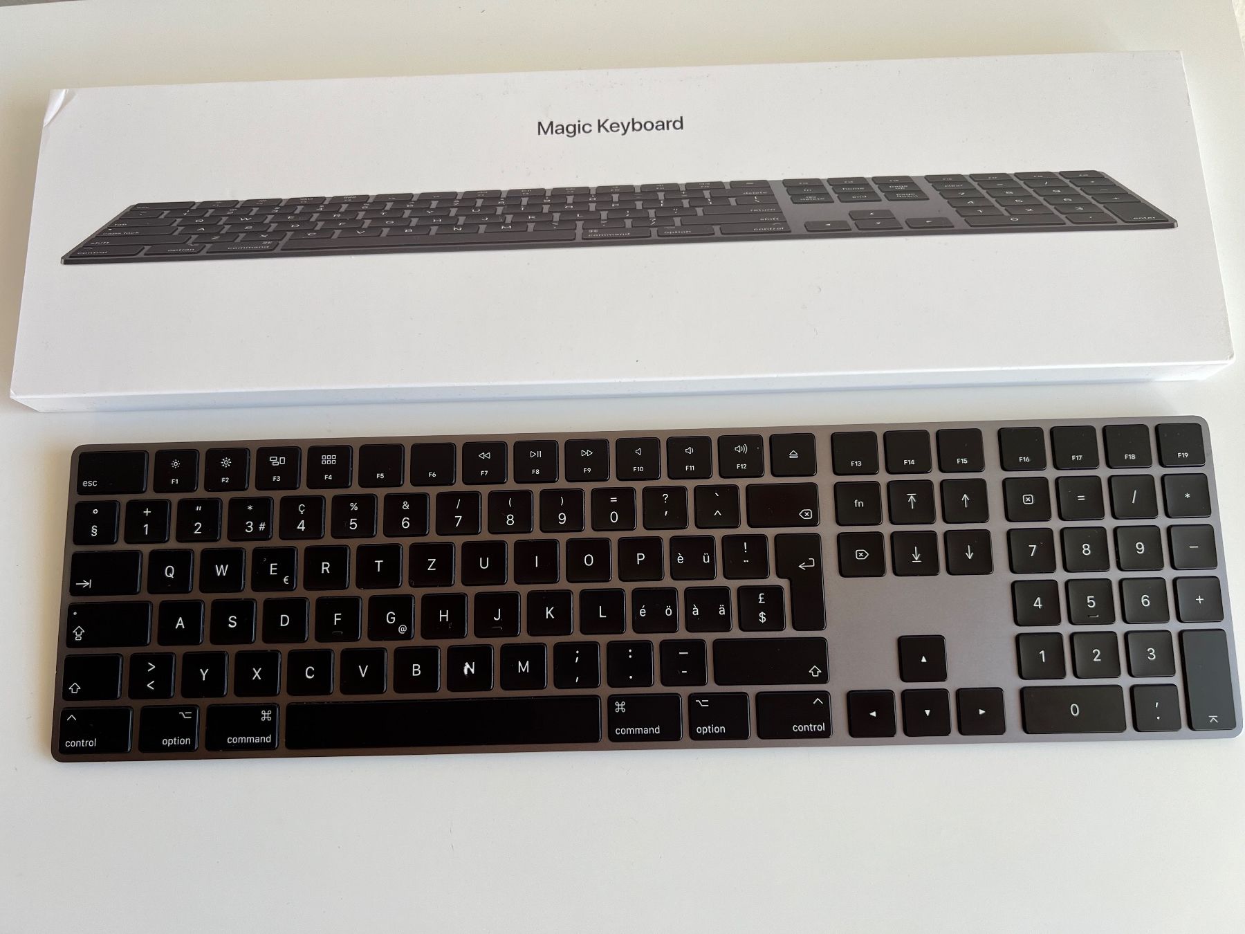 Apple Claviers: Apple Magic Keyboard mit Numpad Space Grey – D'occasion à Zürich par Yuri_D