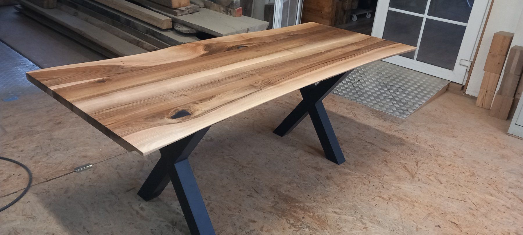 Tavoli: Nussbaum Massivholztisch rustikal 200cm – Nuovo (secondo la descrizione) da Altishofen venduto da Rossi464 3