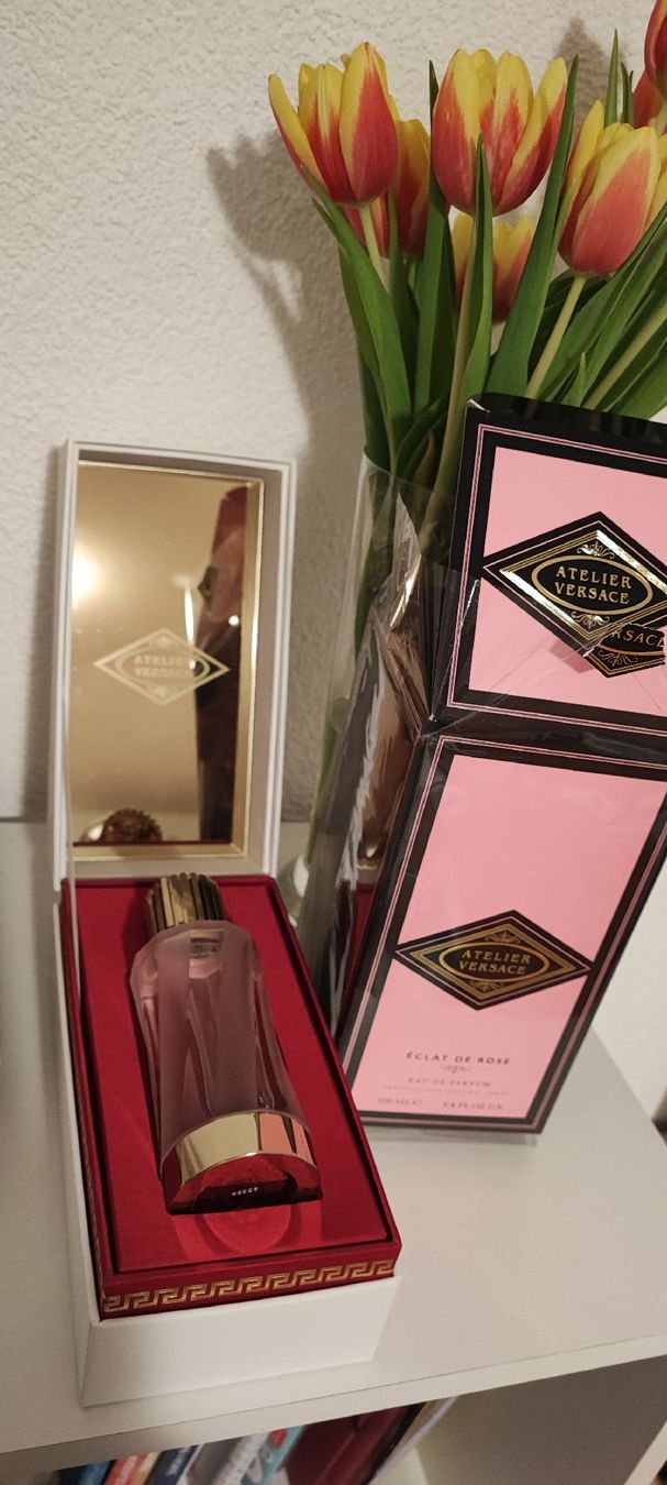 Versace Profumi & Eau de Toilette: Atelier Versace Rose eclat 100 ml edp – Usato da Rickenbach-Sulz venduto da Krisztike