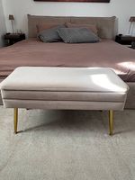 Beiger Hocker