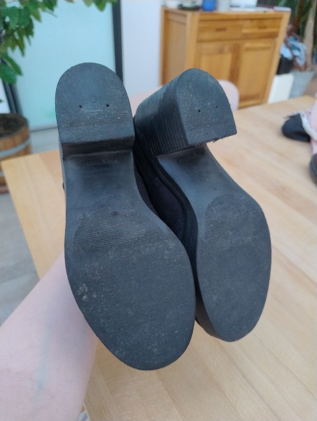 Scarpe da donna: Schwarze Stiefeletten mit Blockabsatz, Grösse 38 – Usato da Kirchberg BE venduto da lauraflu 3