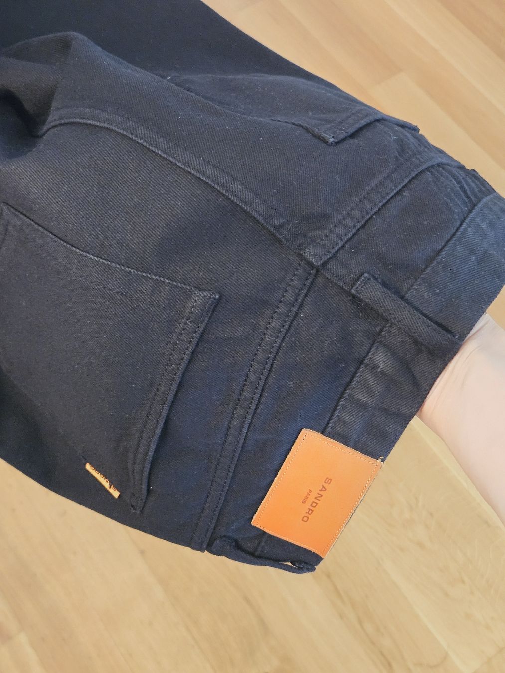 Sandro Pantaloni: Sandro Paris Black Trousers - Size 32 - Great Condition! – Usato da Fällanden venduto da noa_mh8y 2