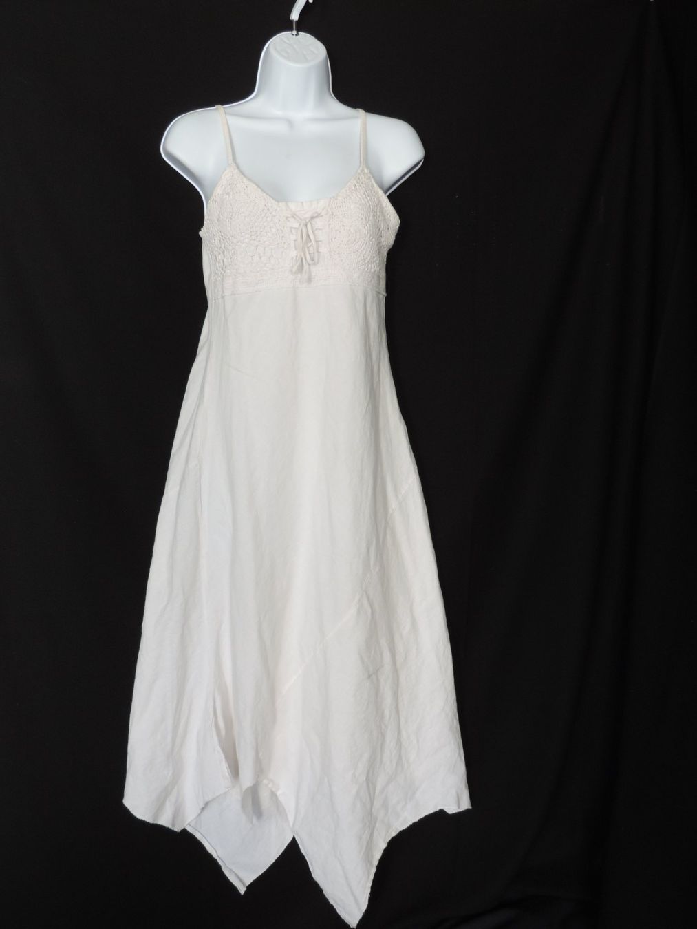Robes: robe blanche lin avec crochet – D'occasion à Genève par Axelle333 1