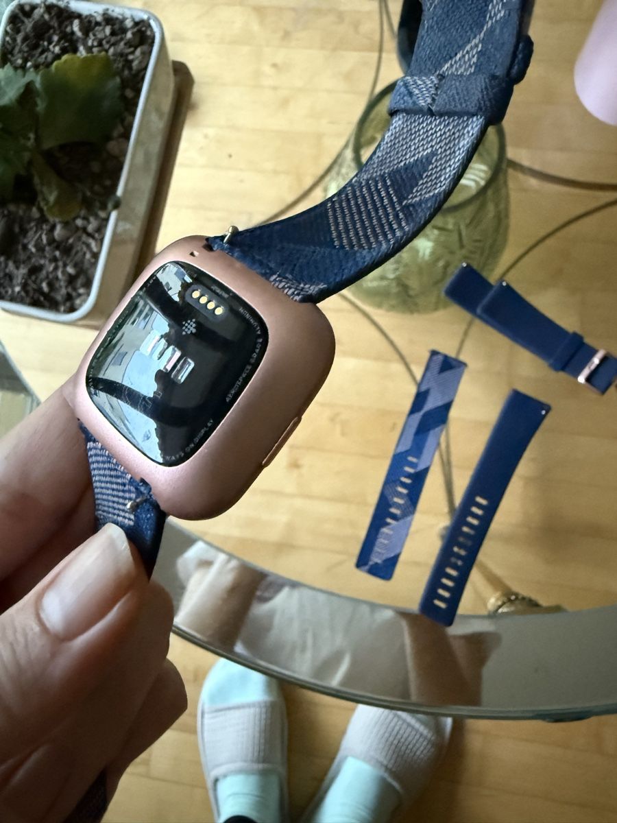 Fitbit Smartwatch: Fitbit Versa 2 – Usato da Bern venduto da Sellionaire_007 3