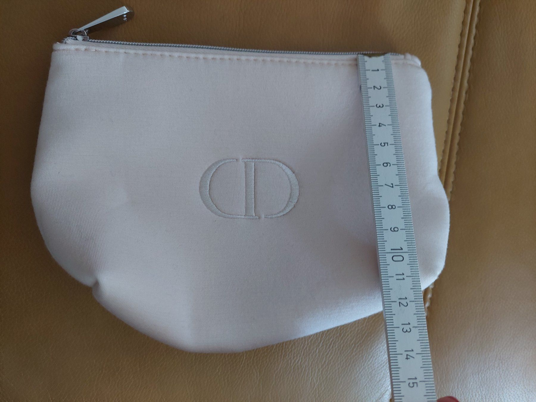 Dior Custodie per cosmetici: Chic Christian Dior Pouch - Perfect for Summer Essentials! – Usato da Flims Dorf venduto da Truemorish 6