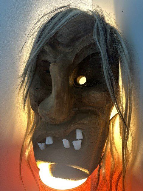 Maschere: +  sChaUerLicHe HoLzmaSke + – Usato da Winkel venduto da zeho