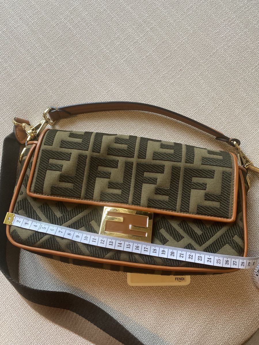 Fendi Sacs femmes: Iconic Fendi Medium Baguette bag! – D'occasion à Mies par nic_yk5d 2