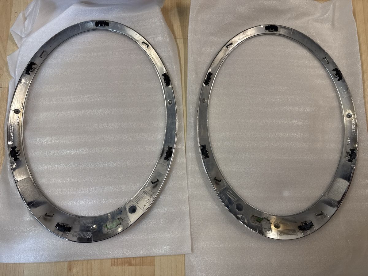 Mini Toutes les pièces auto: Mini Cooper R56 Scheinwerferblende Chrom – D'occasion à Ehrendingen par Sansav 1