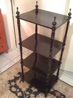 Etagère en bois de couleur noire