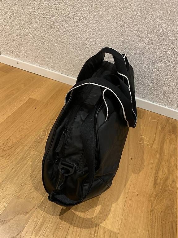 Taschen: Nike Sporttasche schwarz – Gebraucht aus Hindelbank von sarahcw 2