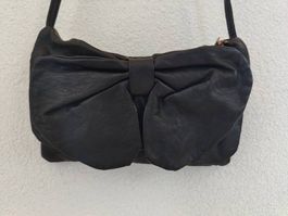 Sac à main bandoulière nud papillon  Simili cuir noir