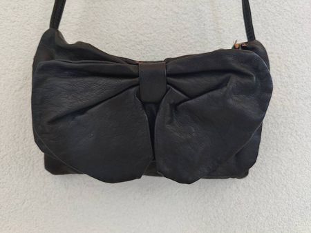 Sac à main bandoulière nud papillon  Simili cuir noir
