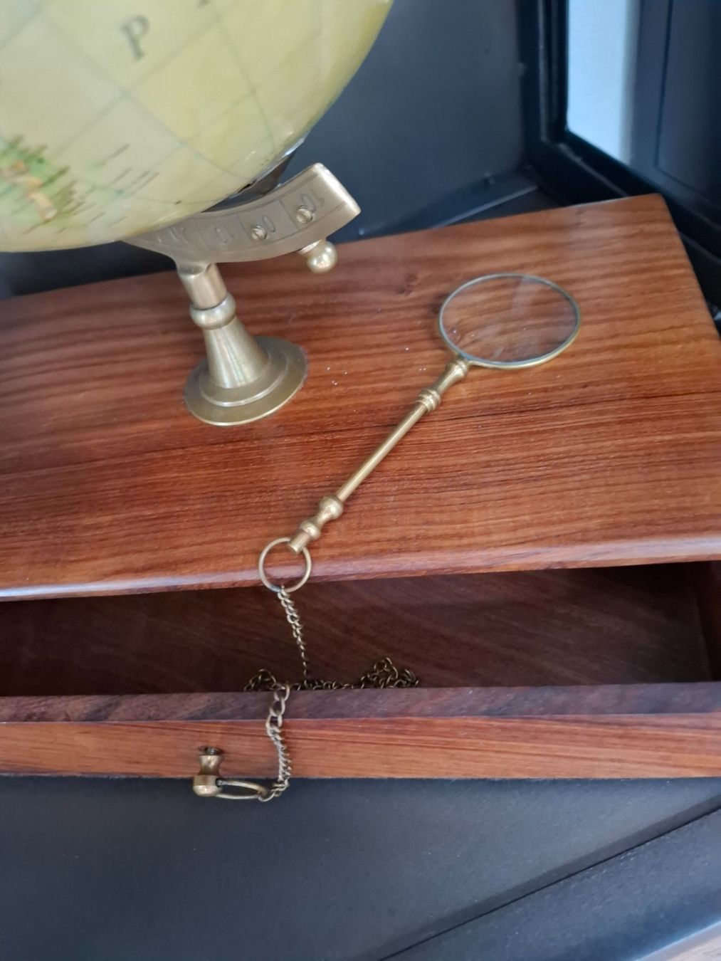 Altro in Decorazioni & Accessori: Globe avec support en manguier et loupe – Nuovo (secondo la descrizione) da Saxon venduto da 2005sylvester 1