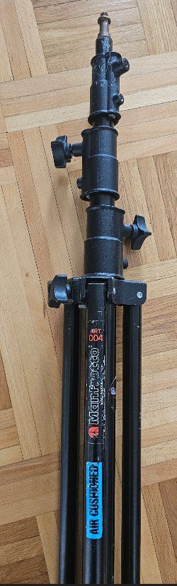 Manfrotto Treppiedi & Teste: light Stand Medium 004 Manfrotto Trépied Lampe – Usato da Geneve venduto da T36