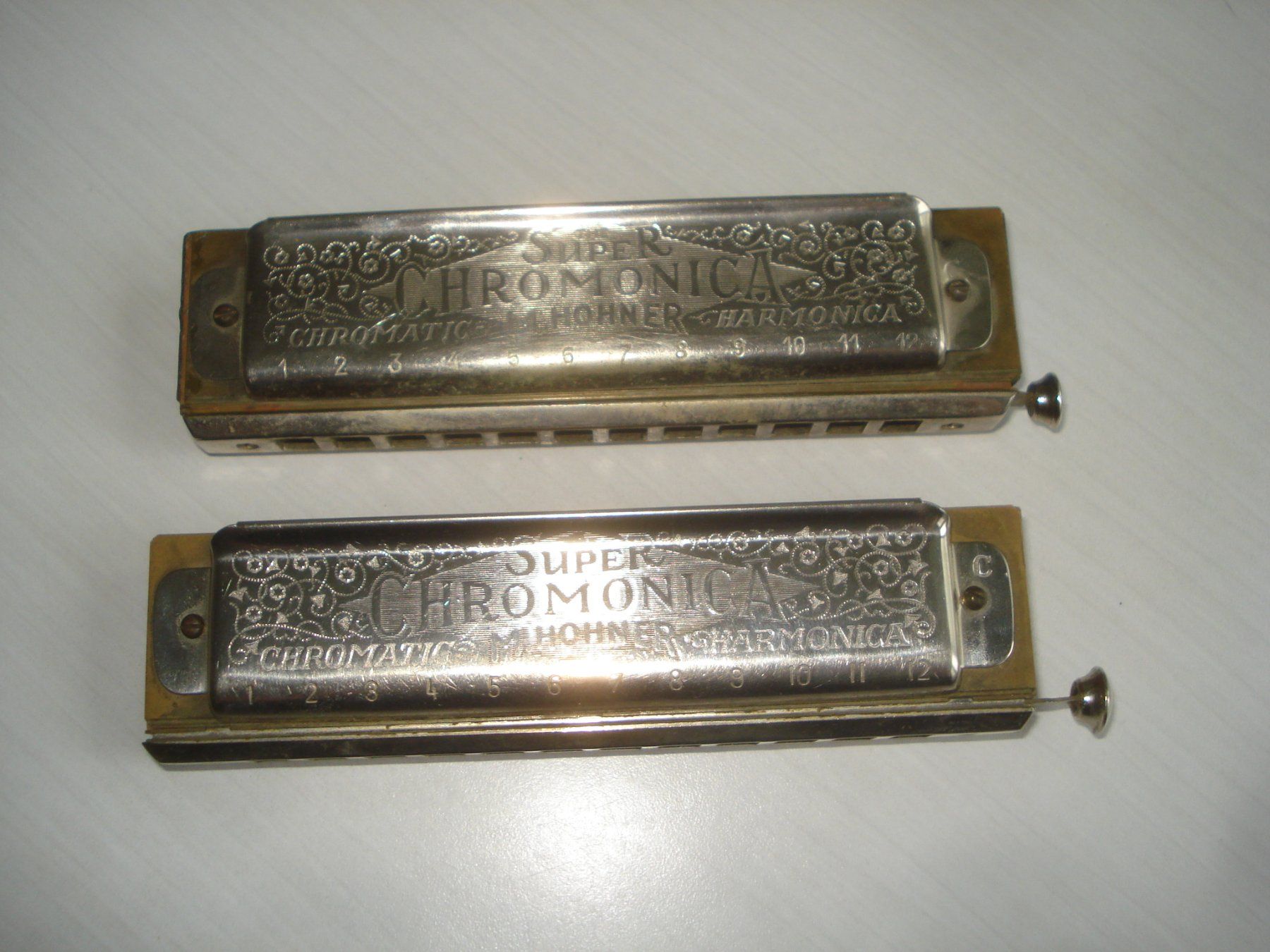 Hohner Strumenti musicali: Uralte Hohner Super Chromonicas - Chromatic Harmonicas – Usato da Urdorf venduto da Tinplate01