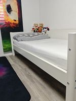 Bett mit Matratze