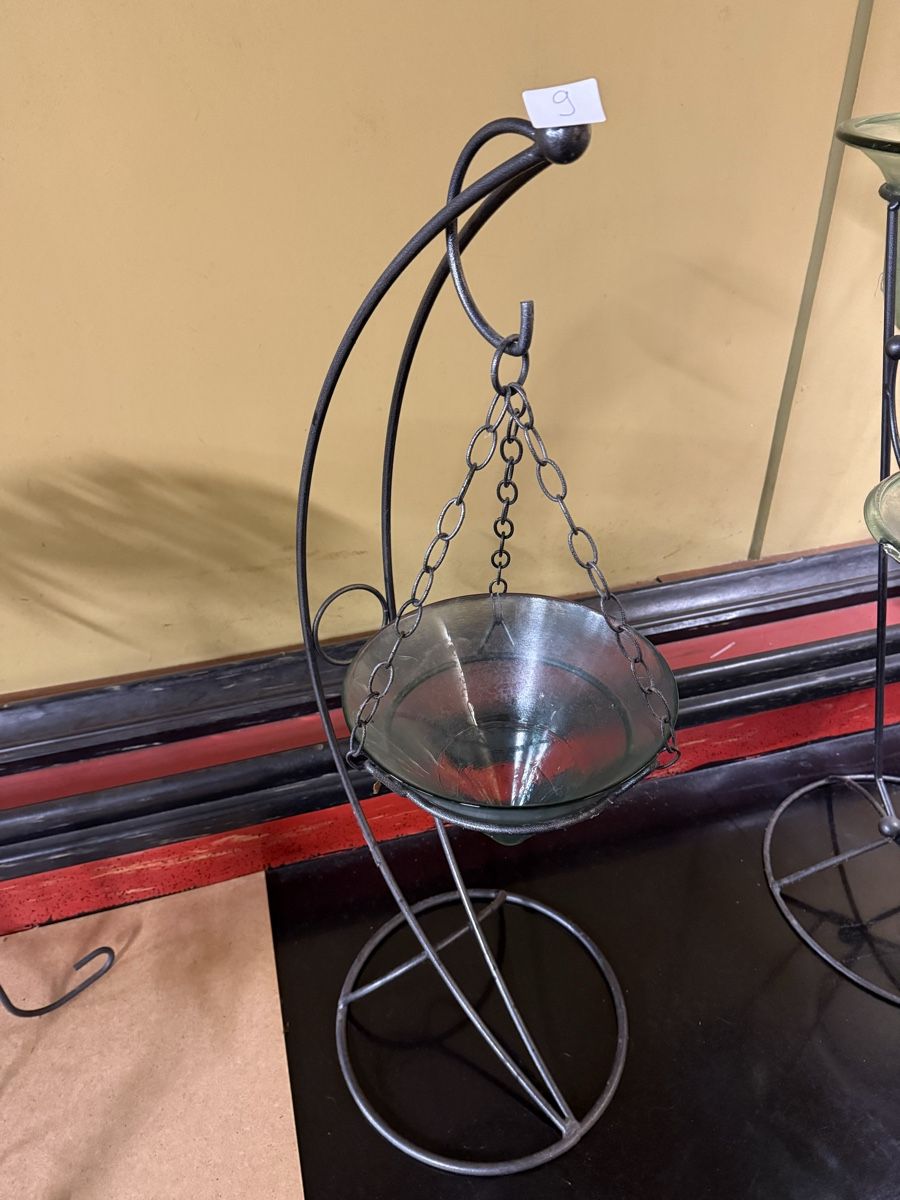Sonstige Dekorationen & Accessoires: Metallständer mit  Glas Schale – Gebraucht aus Graltshausen von Steppinchen