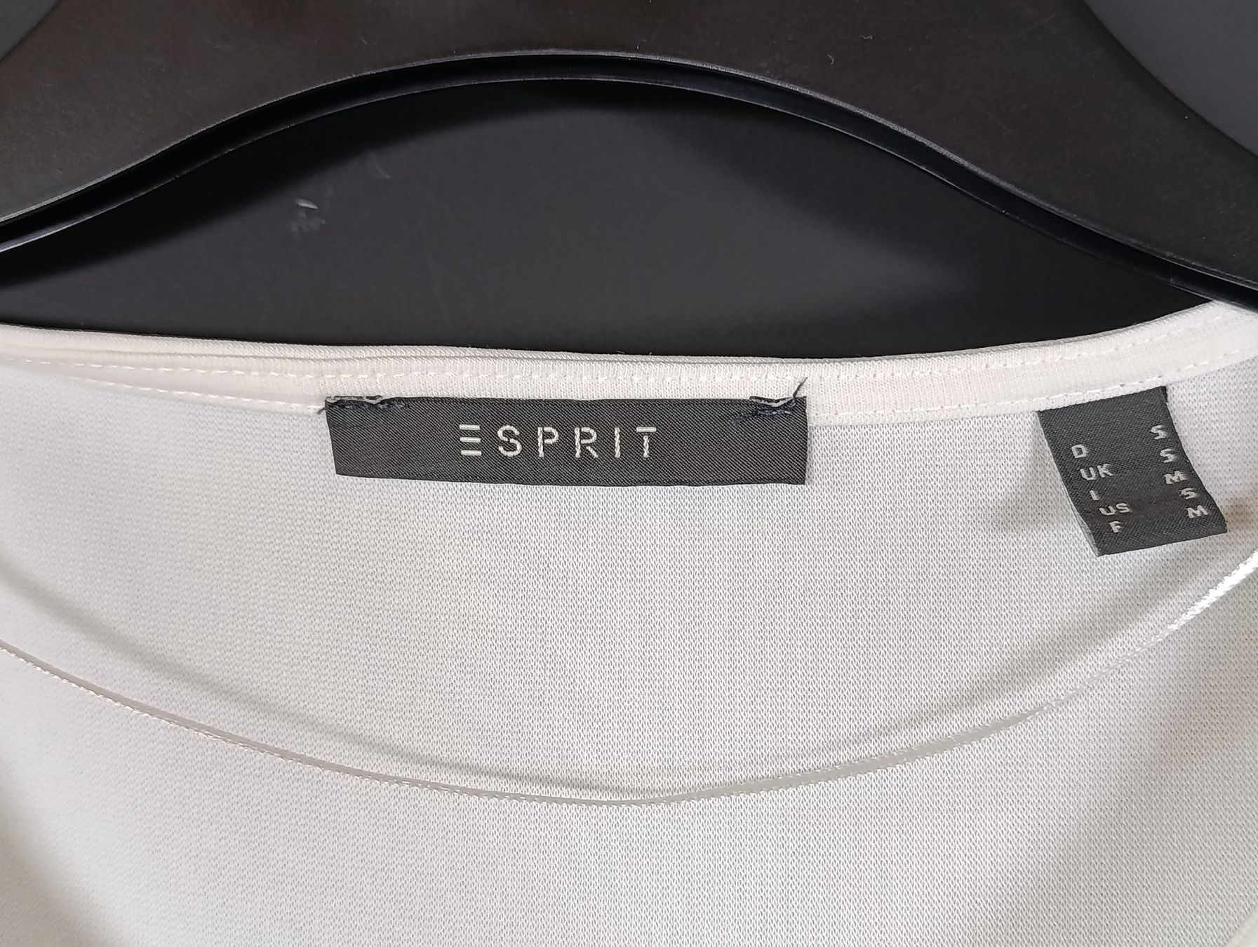 Esprit Tops: ESPRIT haut sans manches blanc taille M – Gebraucht aus Thielle von Plusvalue_Neuchatel 2