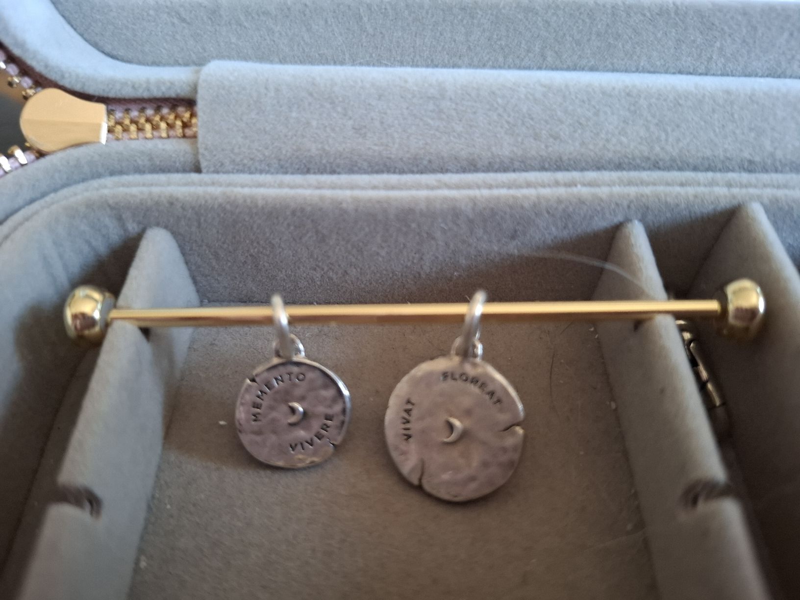 Pandora Ciondoli: 2 pendentifs pandora – Nuovo (secondo la descrizione) da Lausanne venduto da Ptite_Dame 1