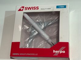 Herpa Swiss Boeing 777-300ER 1:500 Modell Flugzeug