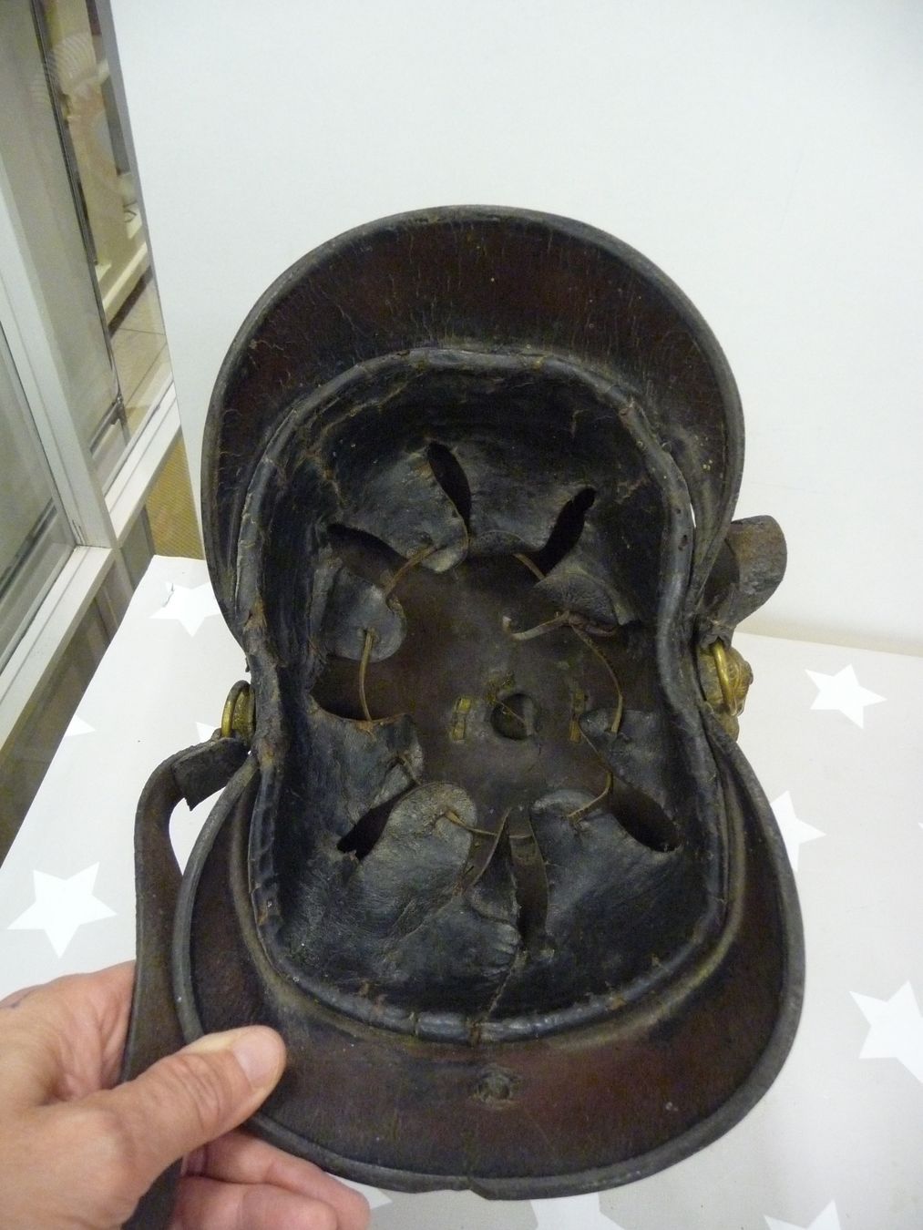 Abiti antichi: antiker alter Helm evtl. Feuerwehrhelm? – Usato da Rafz venduto da Powacaddy 2