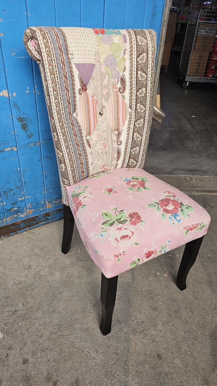 Sedie: Stuhl Stoff rosa Blumenmuster floral – Usato da Koppigen venduto da Bracher_Mail-House