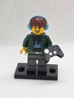 LEGO BAM Late 2025 Winter Gamer Girl with Controller