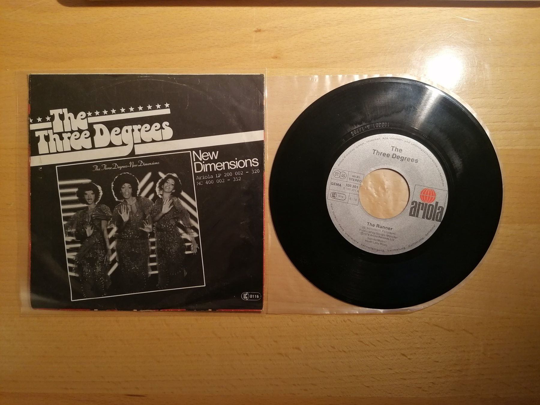 Dischi in vinile: The Three Degrees – The Runner – Usato da Emmenbrücke venduto da lamorak 1