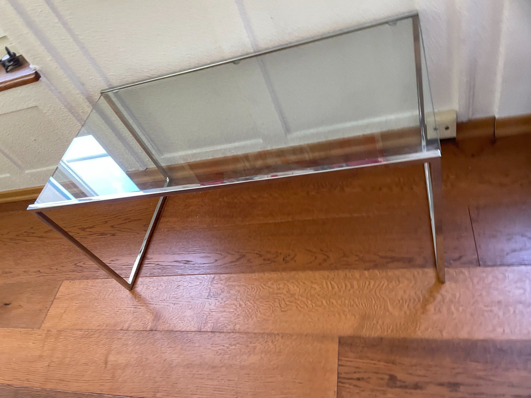 Tables: Glastisch mit Chrom Gestell - stylisch – D'occasion à Zürich par ZHtobi